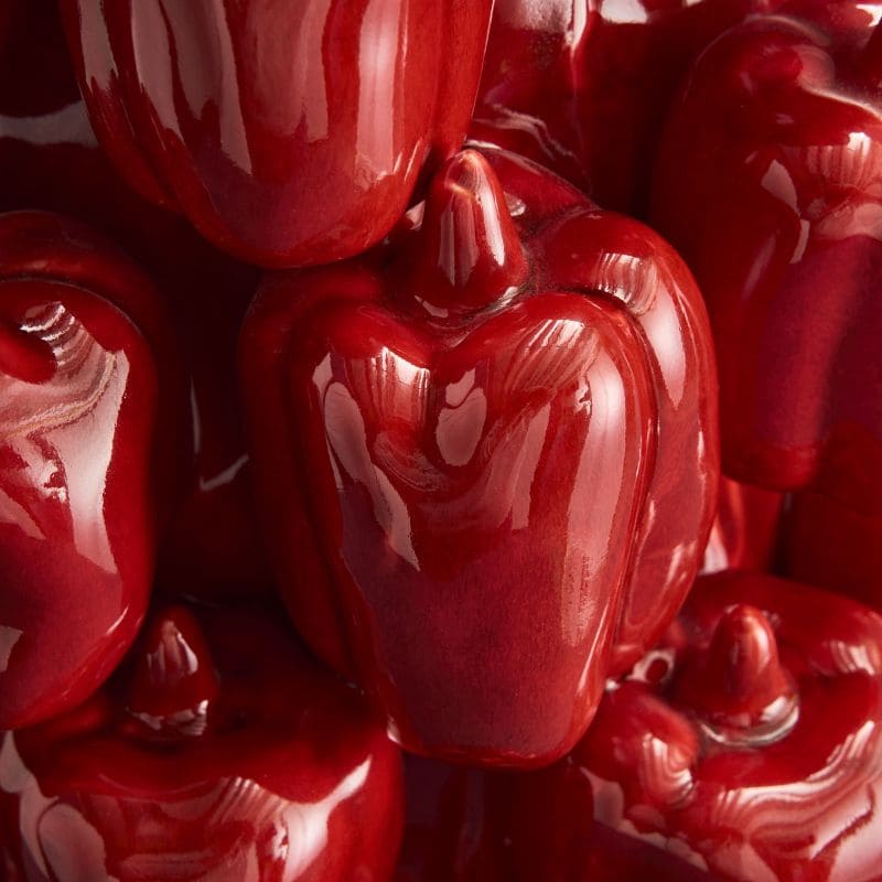 Vase Paprika édition limitée présenté dans intérieur architectural, point focal de l'espace DUNE & CO