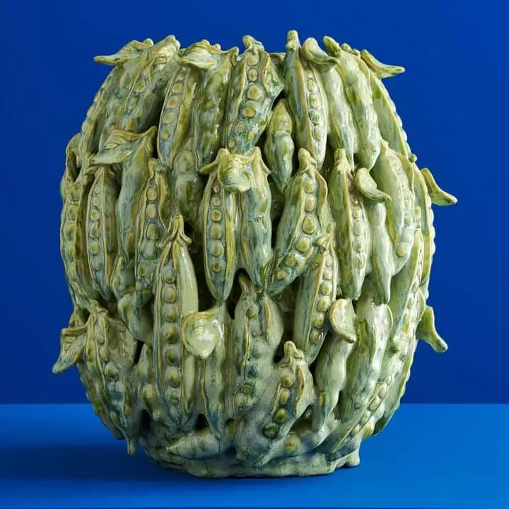 Vase Pois Vert édition limitée, vue rapprochée de la texture organique en grès céramique, DUNE & CO