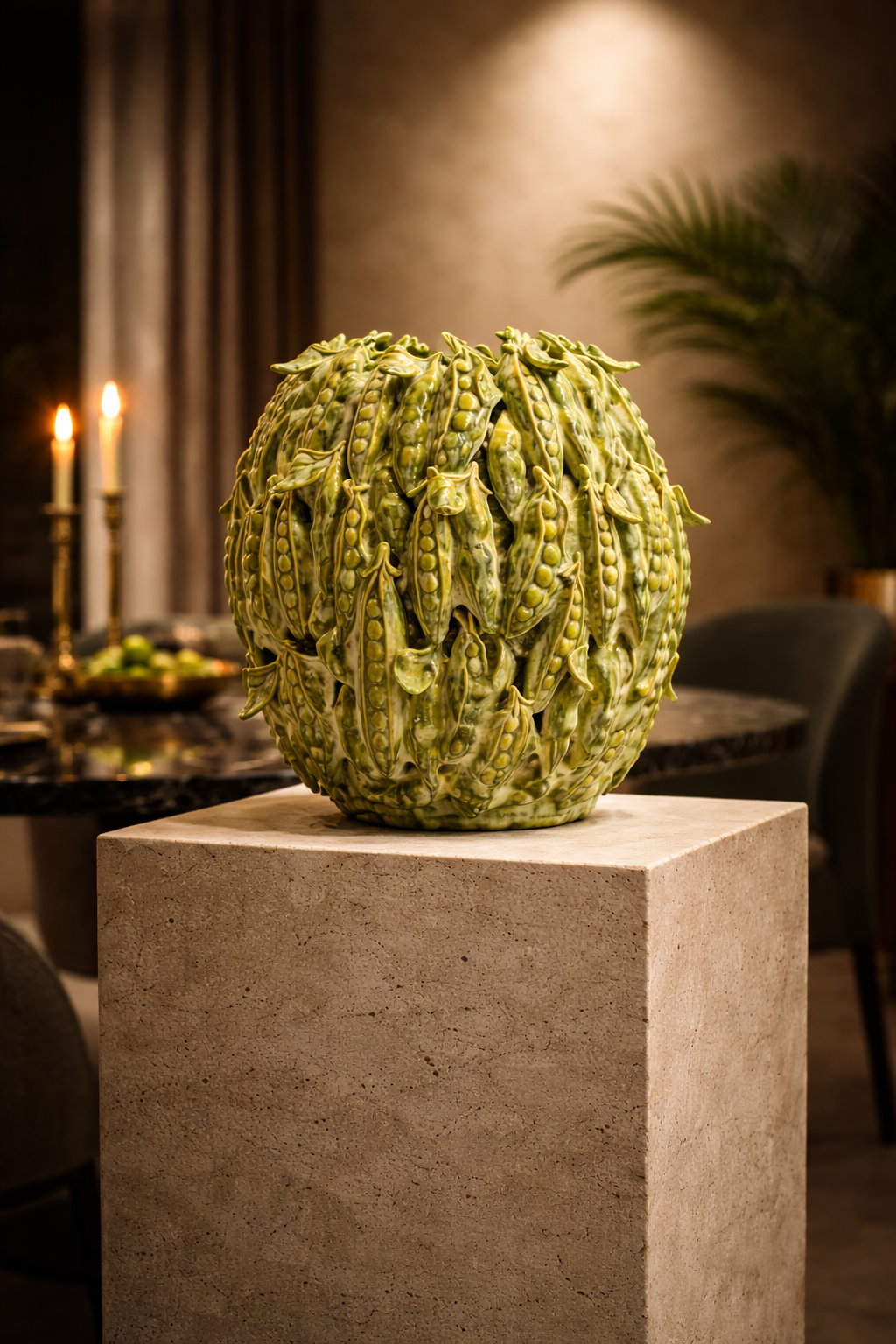 Vase Pois Vert édition limitée en mise en scène intérieur, présence sculpturale verte DUNE & CO
