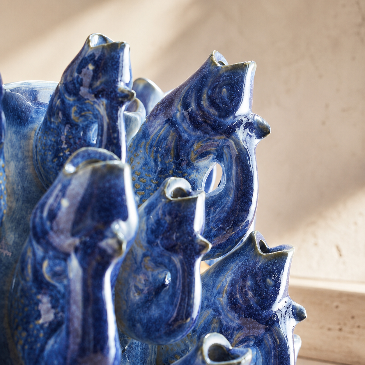 Vase Banc de Poissons — Céramique Bleue Émaillée
