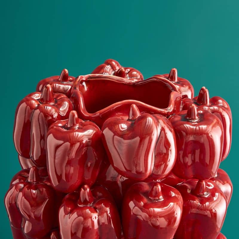 Vase Paprika édition limitée, mise en scène avec composition florale, ambiance premium DUNE & CO