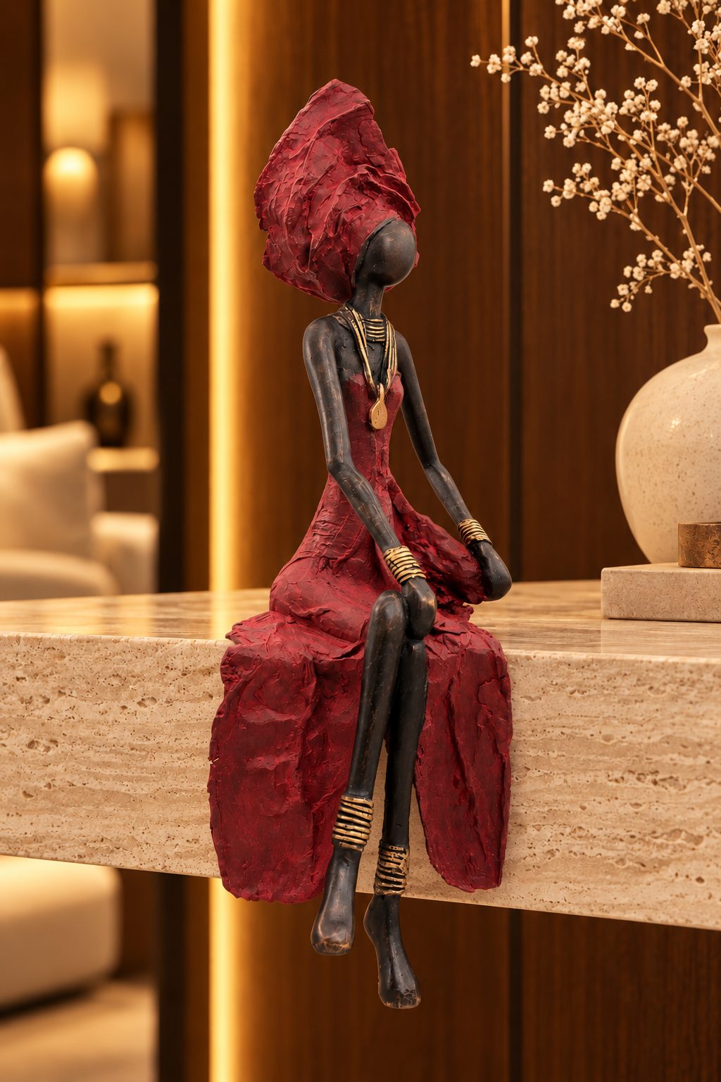 Statue Bronze Madame Cassis 40 cm, vue de profil, finition cassis et bronze, DUNE & CO